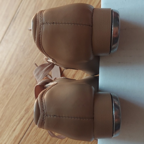Capezio 10.5 tap shoes, nude - Picture 9 of 9
